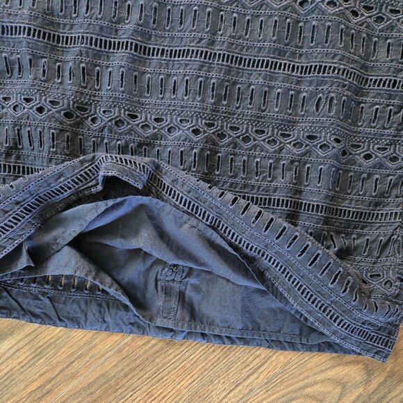 GAP Navy Blue Eyelet Mini Skirt NWOT/SIZE 4 - Picture 3 of 4